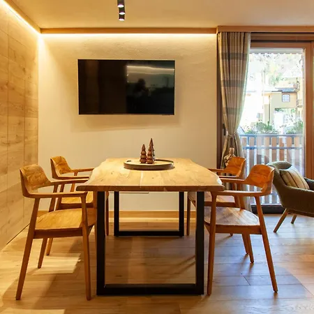 Maison Mont Blanc, Brand New Ideal For 4, Private Parking, Walking From Center Apartament