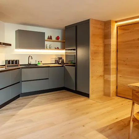 Maison Mont Blanc, Brand New Ideal For 4, Private Parking, Walking From Center Apartament