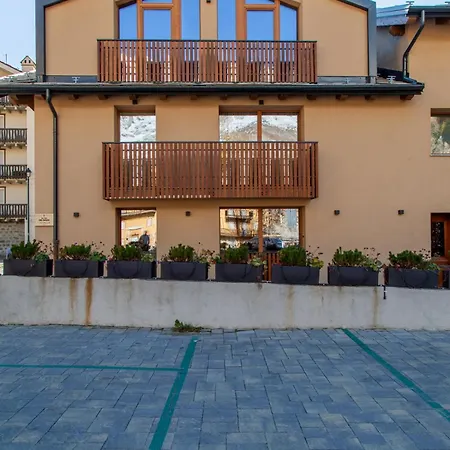 Maison Mont Blanc, Brand New Ideal For 4, Private Parking, Walking From Center Apartment