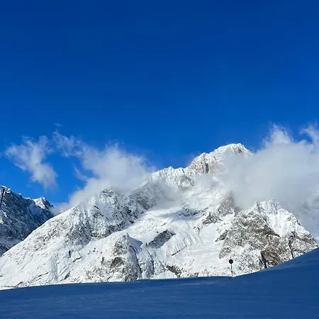 Maison Mont Blanc, Brand New Ideal For 4, Private Parking, Walking From Center Courmayeur