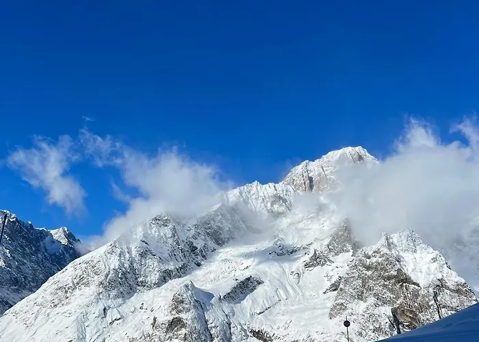 Maison Mont Blanc, Brand New Ideal For 4, Private Parking, Walking From Center Courmayeur